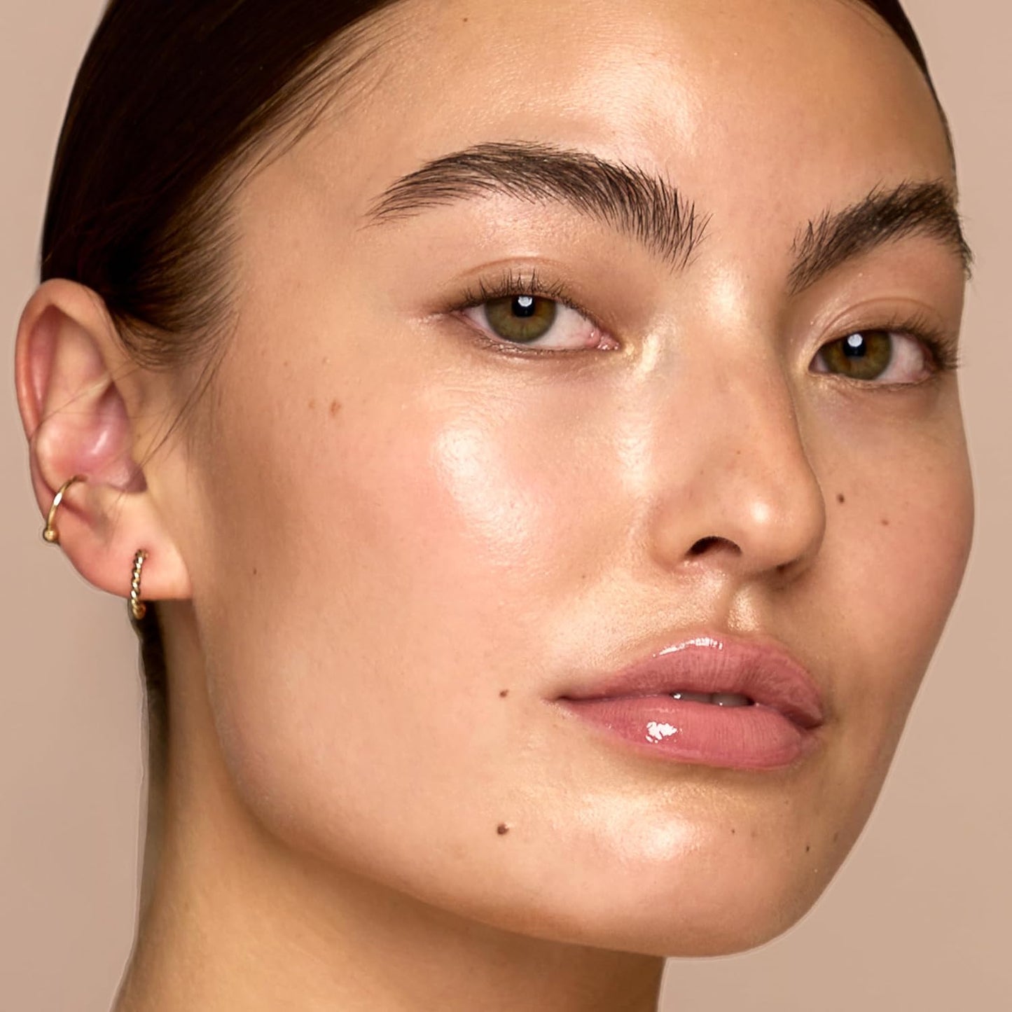 Jouer Essential Tinted Hydrating Lip Oil Gloss – Moisturizing Dry Lip Treatment Serum - Fragrance Free Tinted Lip Oil - Jojoba Seed Oil and Apricot Oil Formula