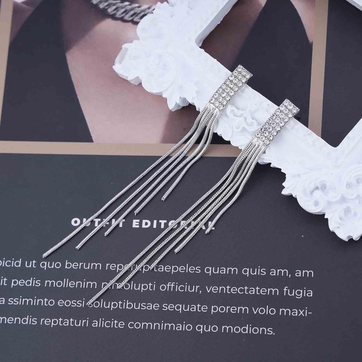 Vintage Rhinestone Dangle Earrings Gold Sleek Chain Drop Earrings Crystal Long Chain Tassel Earrings Sleek Metal Chain Earrings Jewelry for Women