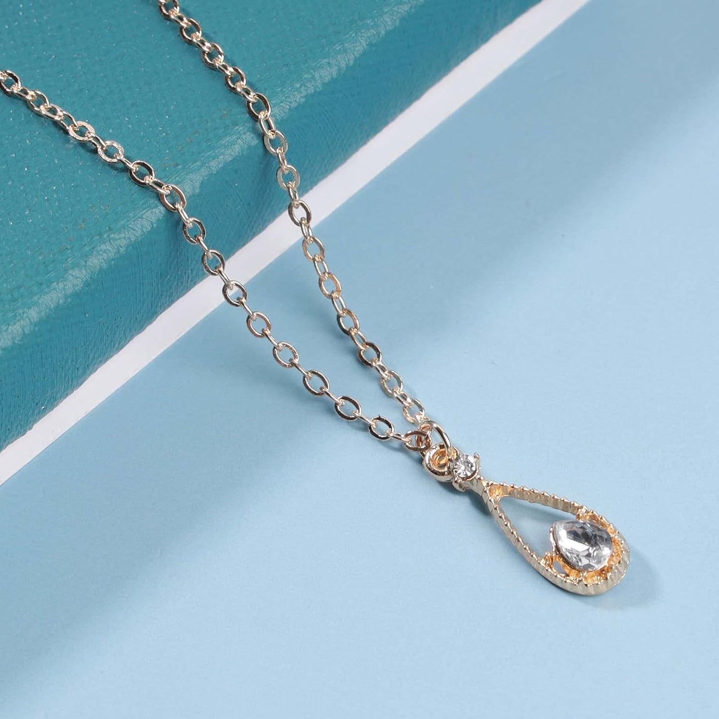 Vintage Tiny Teardrop Crystal Necklace Choker Gold Rhinestone Dot Pendant Necklace Chain Water Drop Choker Necklace Minimalism Necklace Chain Jewelry for Women and Girls