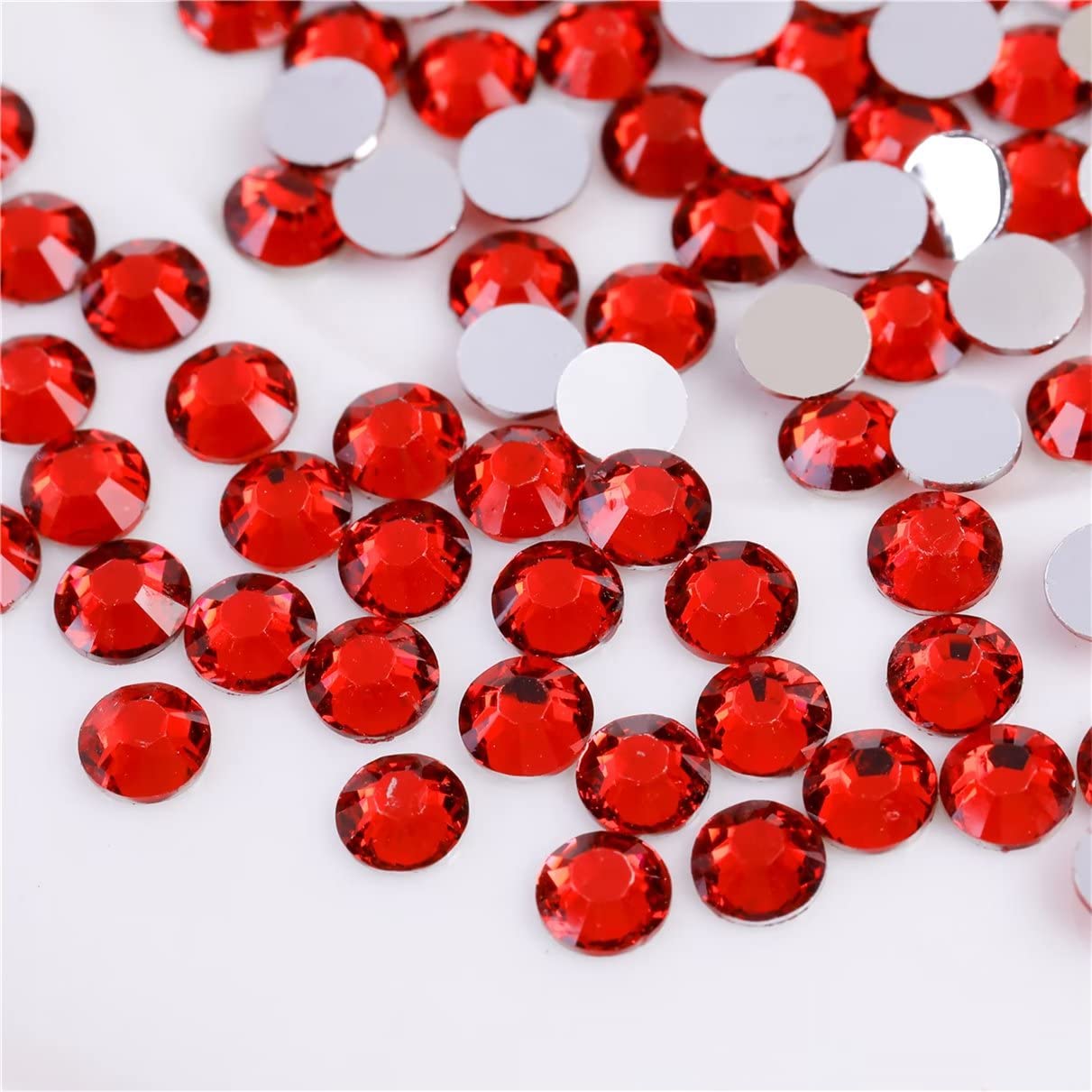 1500 Pieces SS16 4mm Flatback Rhinestones Clear Glass Round Gems Crystals for Nail Art DIY Crafts Clothes Shoes Bags （Red）