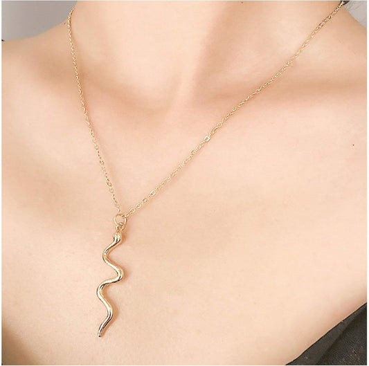 Snake Pendant Necklace Punk Serpent Drop Necklace Vintage Animal Necklaces Chain Jewelry for Women and Girls