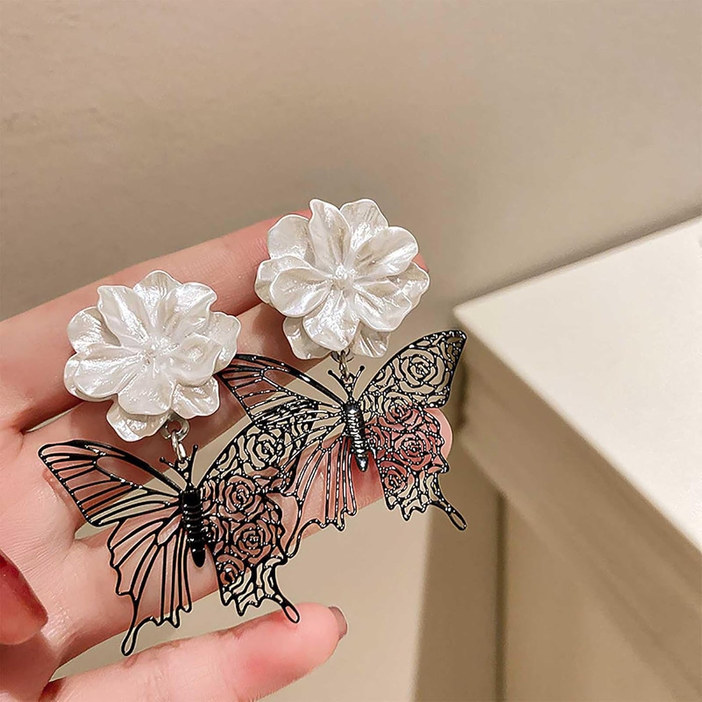 Vintage Black Butterfly Flower Drop Earrings Acrylic Flower Earrings White Flower Studs Earrings Black Hollow Butterfly Earrings Jewelry for Women