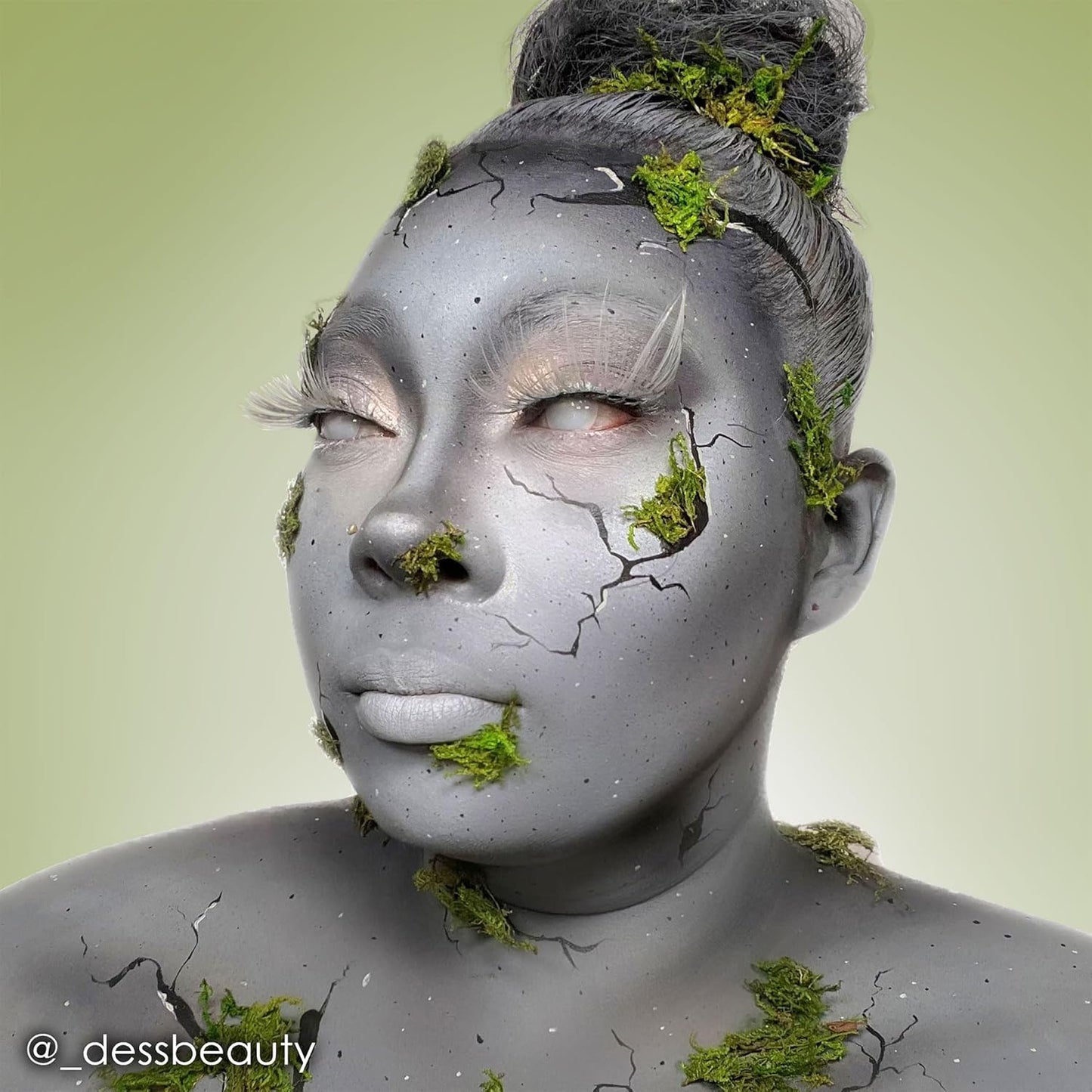 Mehron Makeup StarBlend Cake Makeup | Wet/Dry Pressed Powder | Powder Foundation | Light Grey Face Paint & Body Paint 2 oz (56g)