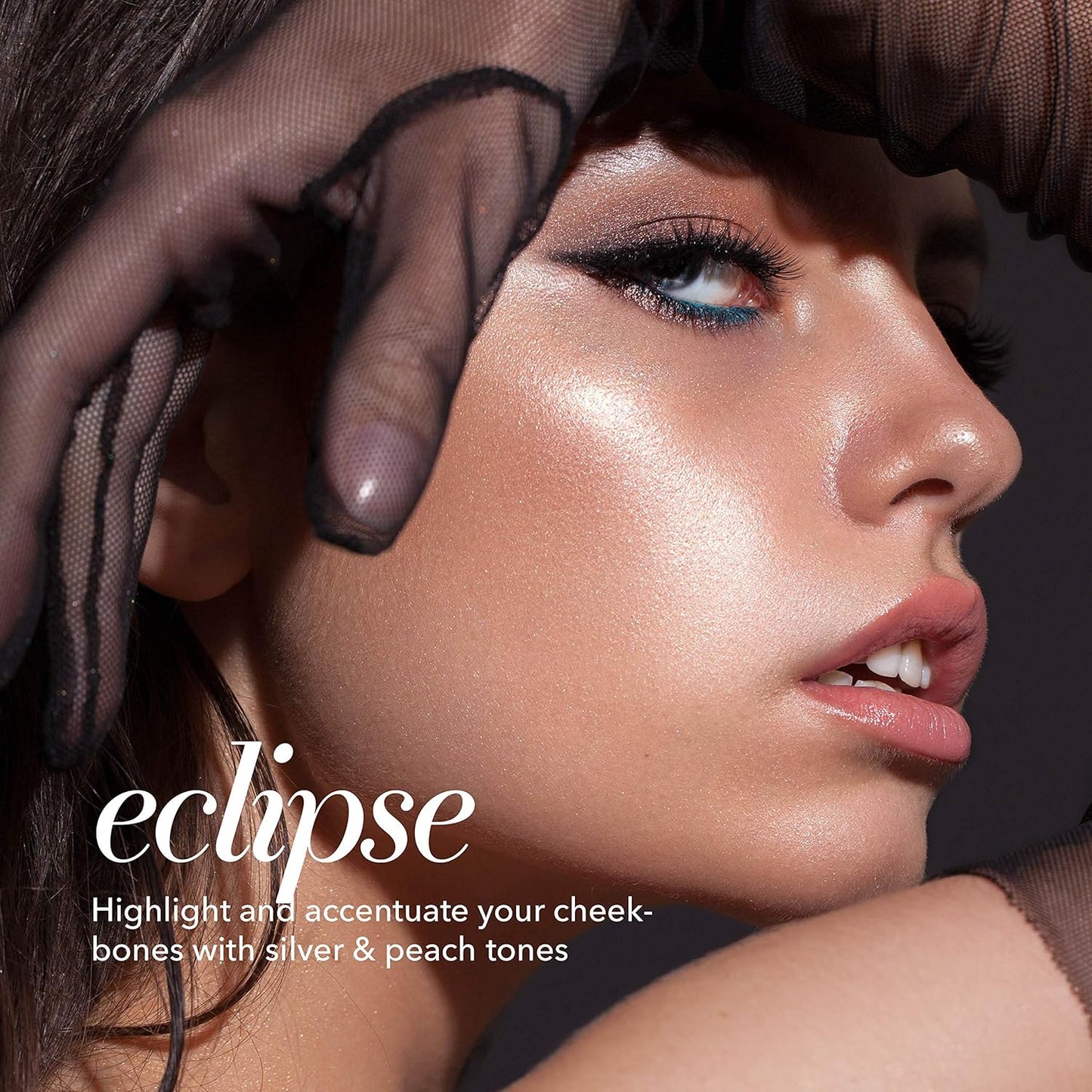 Pippa of London Eclipse Highlighter Palette 381 Make Up for Cheeks and Face with 4 Luxury Highlighters in a Silver Gold Case with Mirror